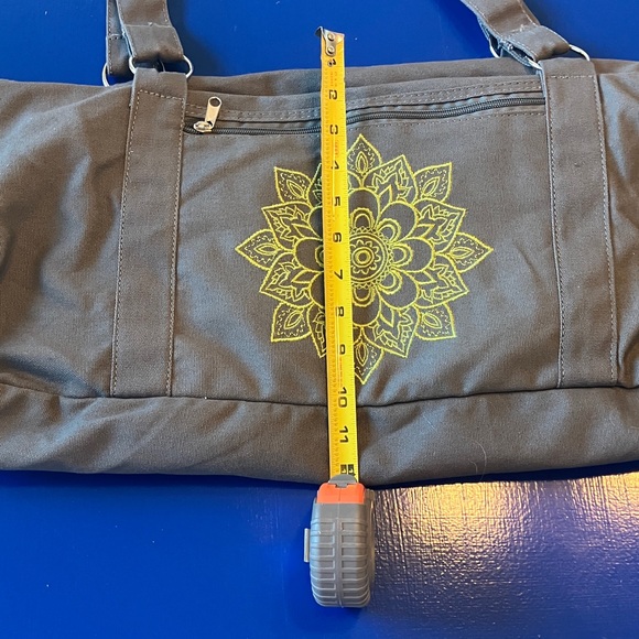 GAIAM Gray Yoga Bag with Green Mandala Design - Picture 7 of 8